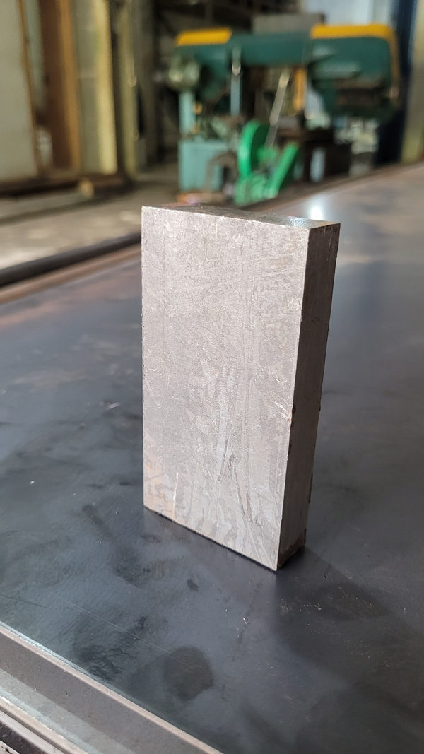 Contoh tebal plat VCN saat diletakkan berdiri