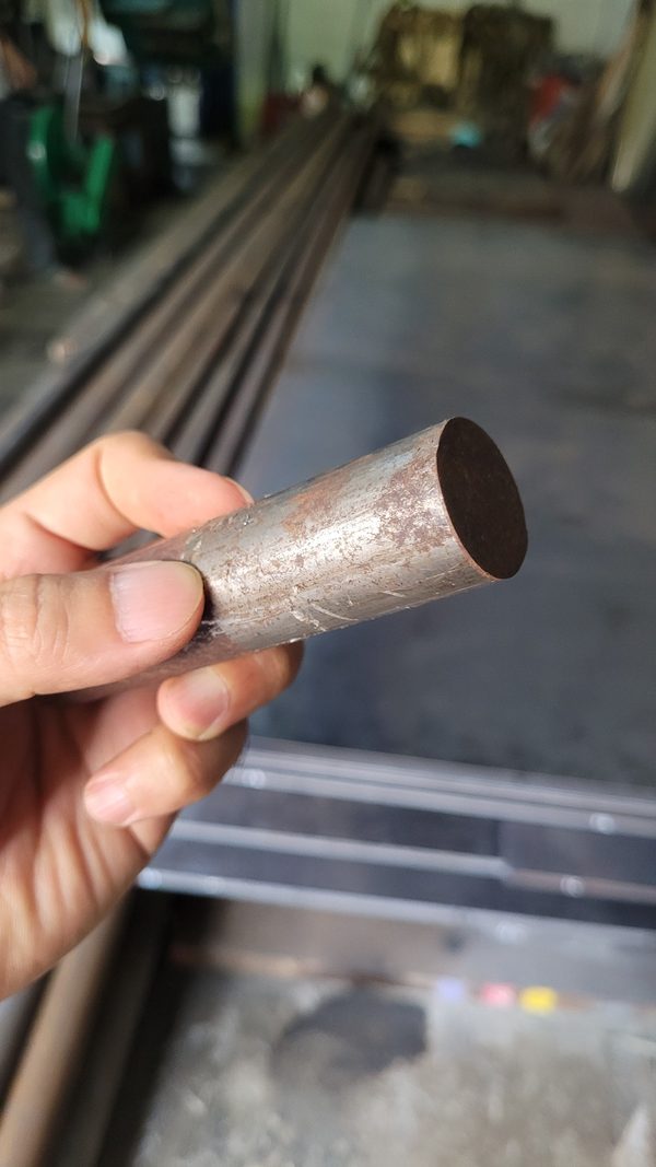 Contoh batang besi as ST37 untuk machining