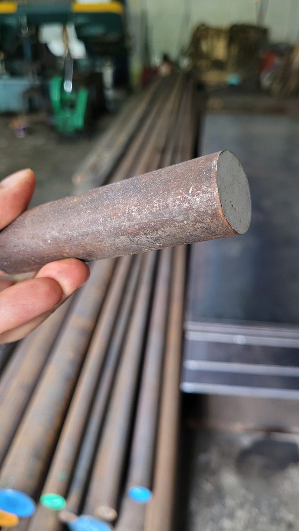 Bentuk bulat dan ujung potongan baja VCL