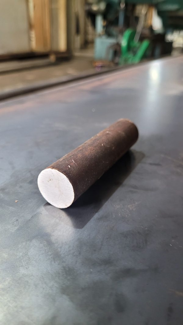 Round bar VCL dengan ujung potongan terlihat
